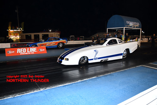 Ray Drew - 'Cobra' (near lane) vs 
Mike Buchanan - 'Hombre' (far lane)